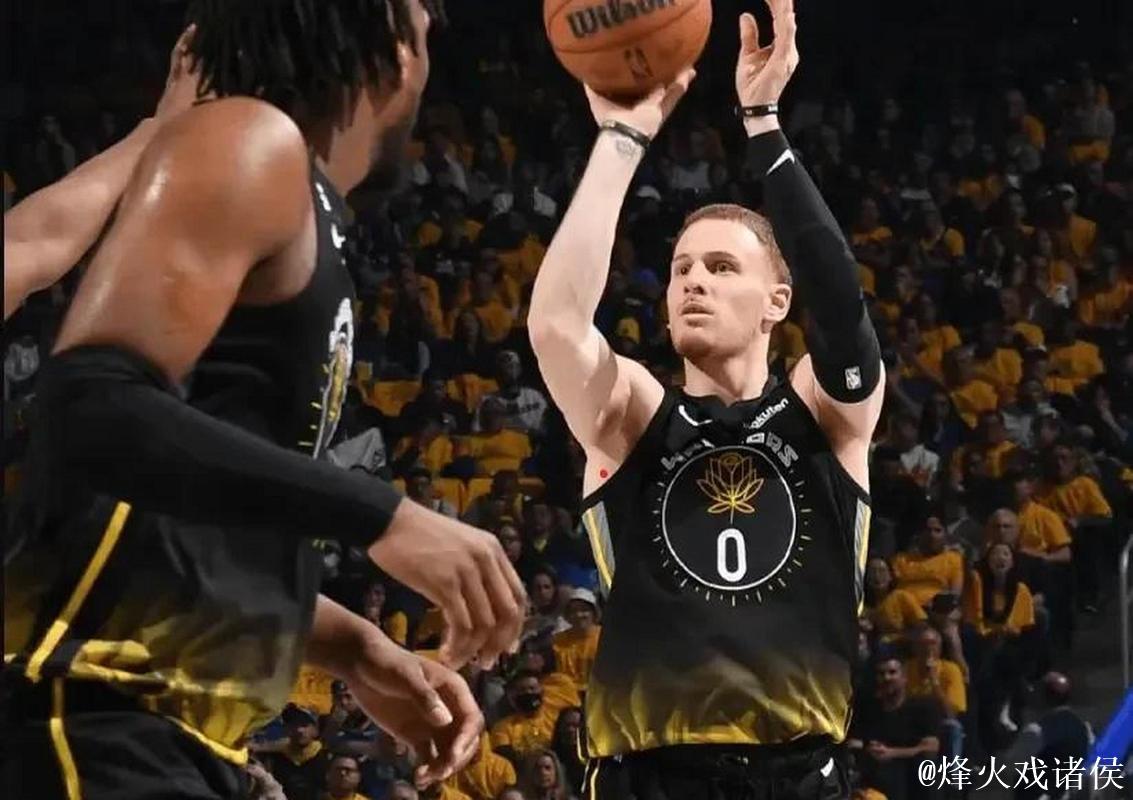 迪温琴佐11分7助攻表现抢眼,三分神准助力大胜 迪温琴佐11分7助攻表现抢眼,三分神准助力大胜